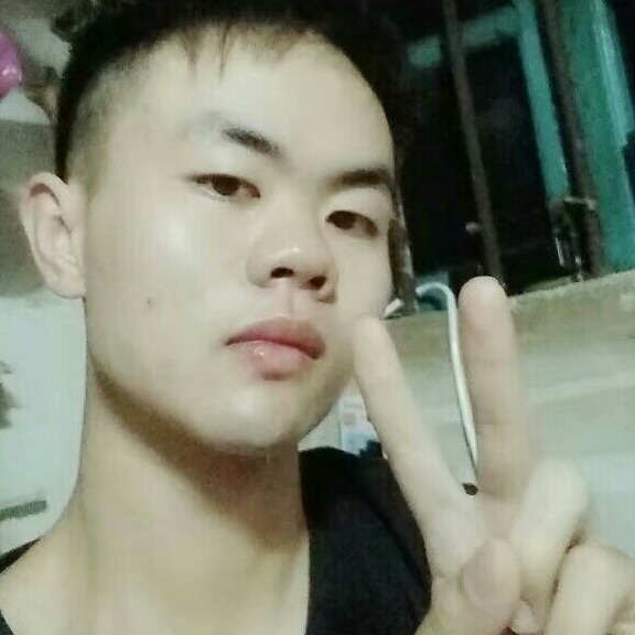 黑猫向碧蓝的照片