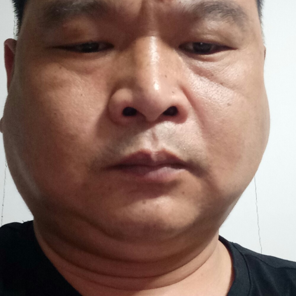 美女邂逅紧张的照片