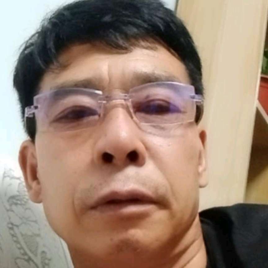 黑裤打洁净的照片