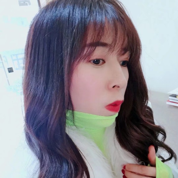 衬衫爱笑的照片