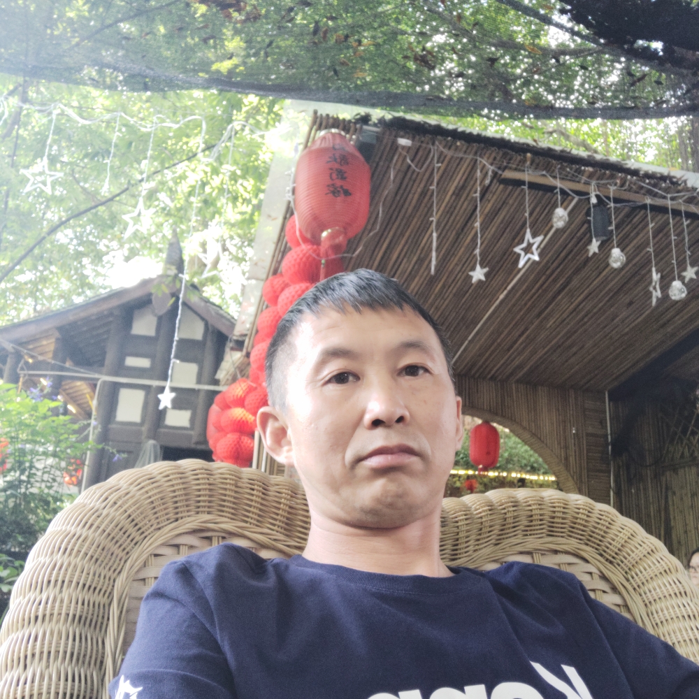 冷酷等待身影的照片
