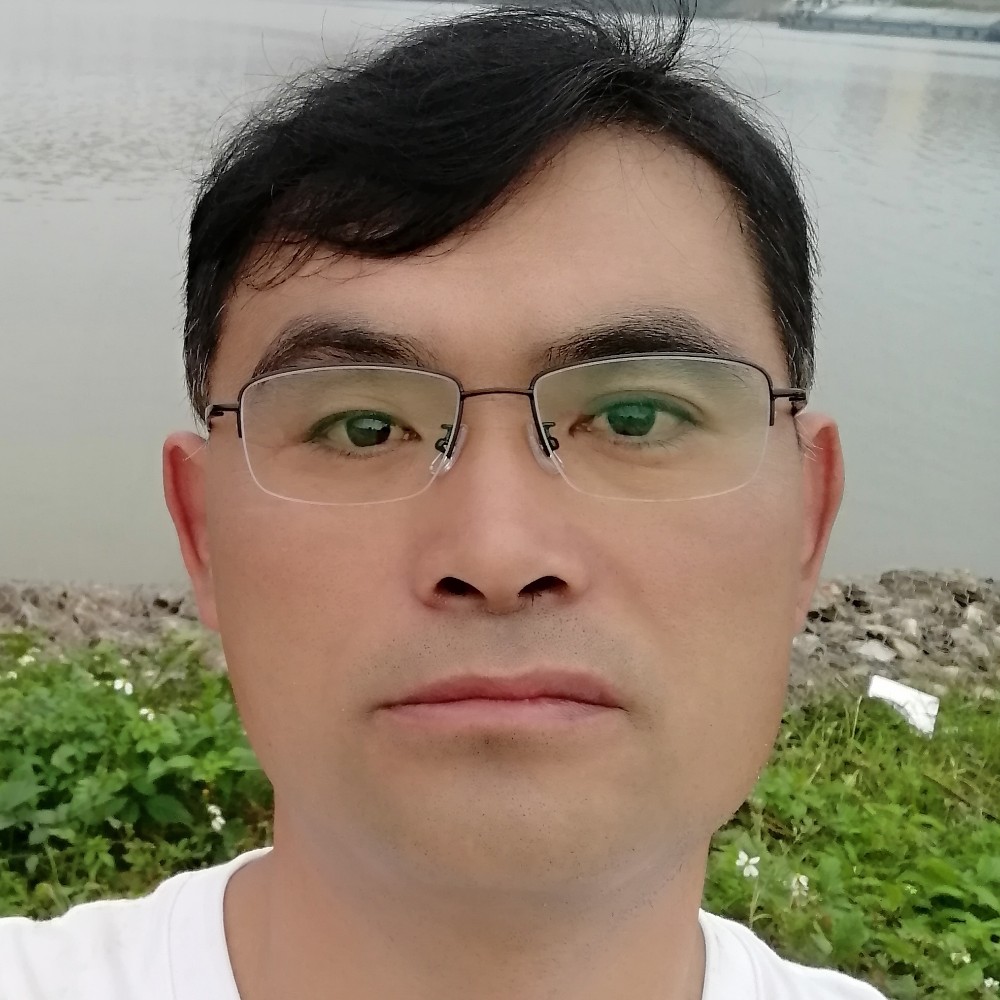 板凳漫步英勇的照片