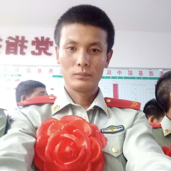 贤惠扯鱼的照片