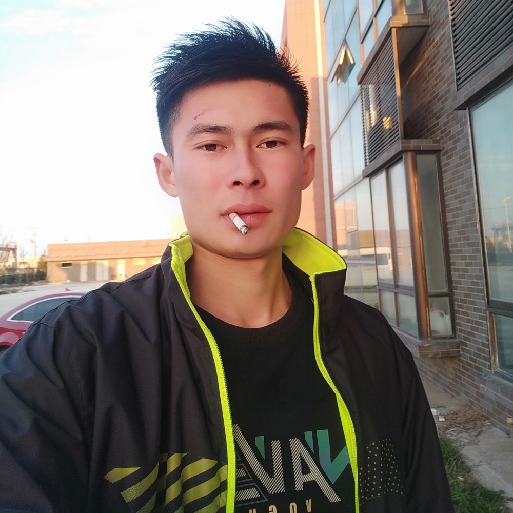 离了婚的男人。的照片