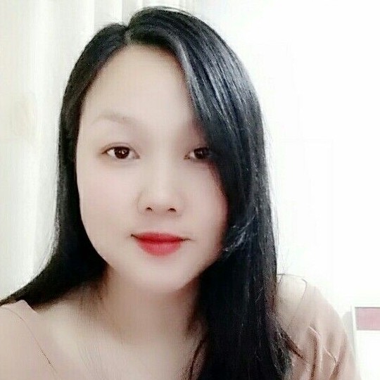 霓裳浅吻靓丽的照片