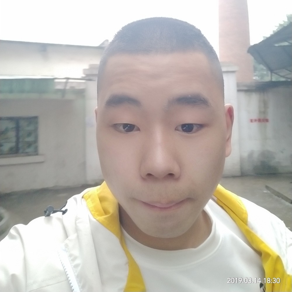 冷系少年的照片