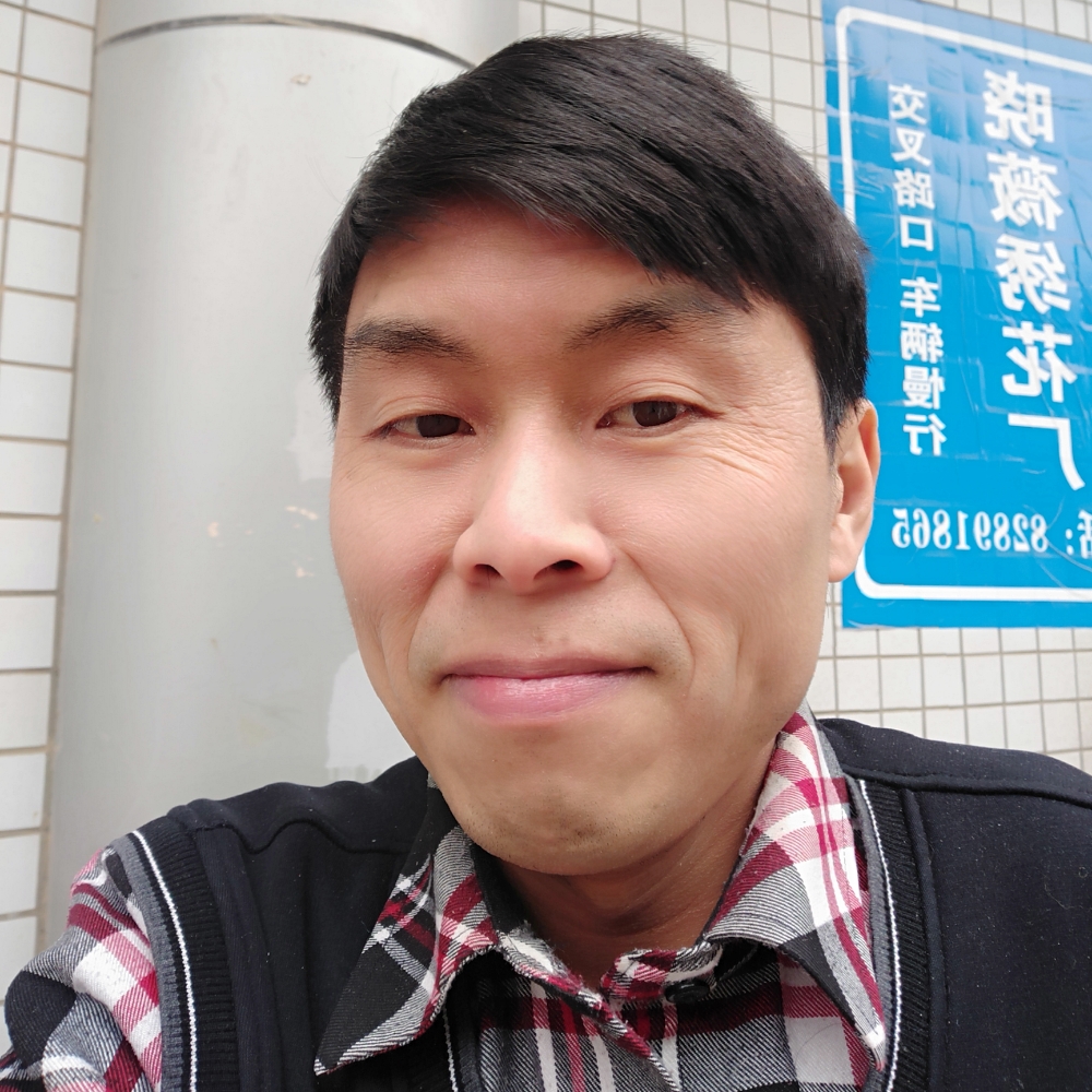 晓薇绣花的照片