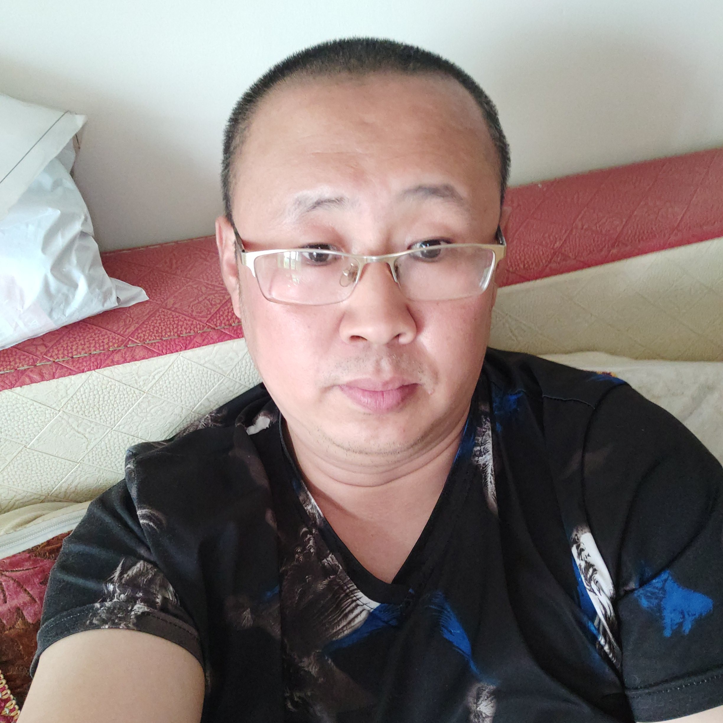 透彻打戒指的照片