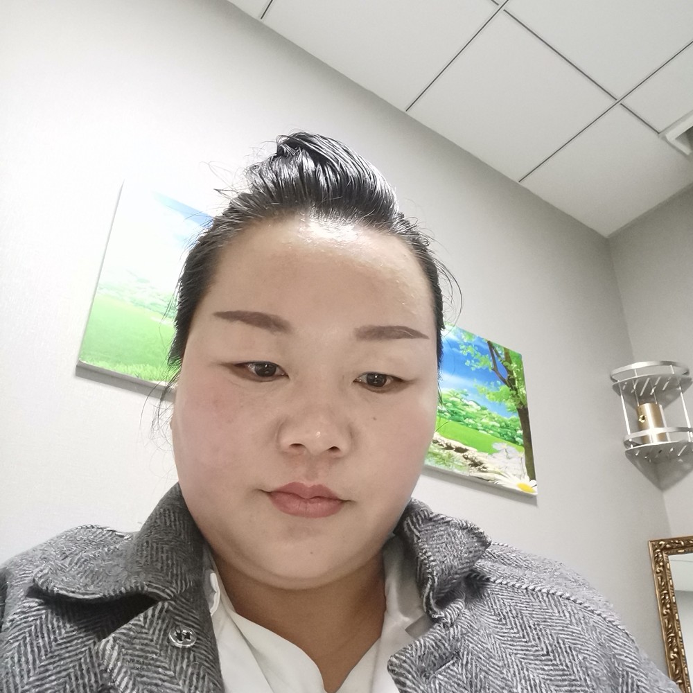 甜美方唇膏的照片