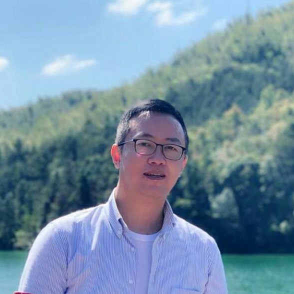 明媚遇見大山的照片