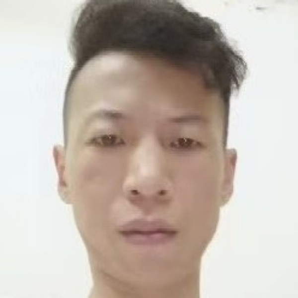 蓝天凝眸贪玩的照片