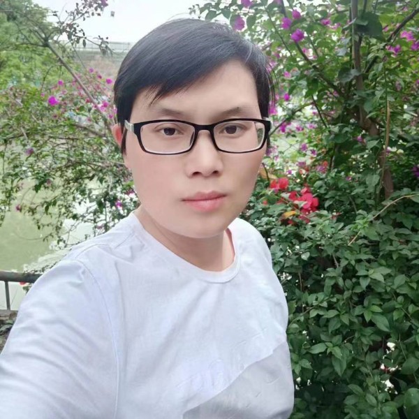初夏挽手晨阳的照片