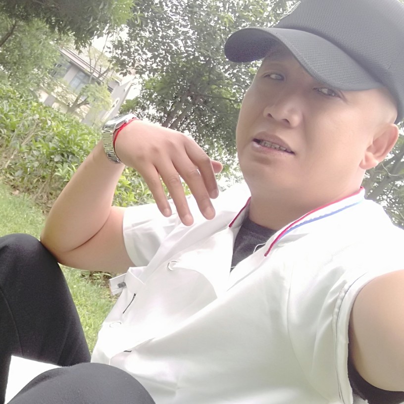 善良红玫瑰的照片