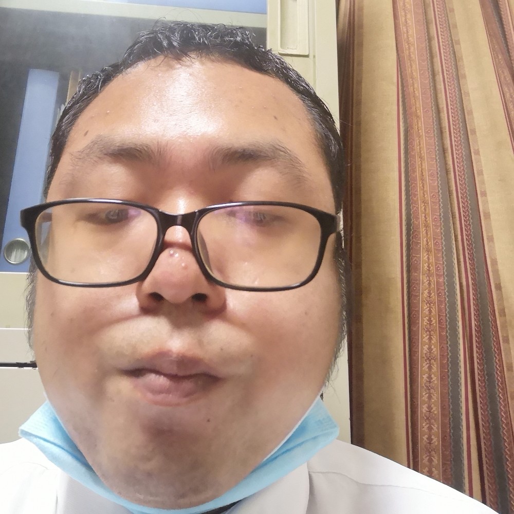 老师回首昏睡的照片