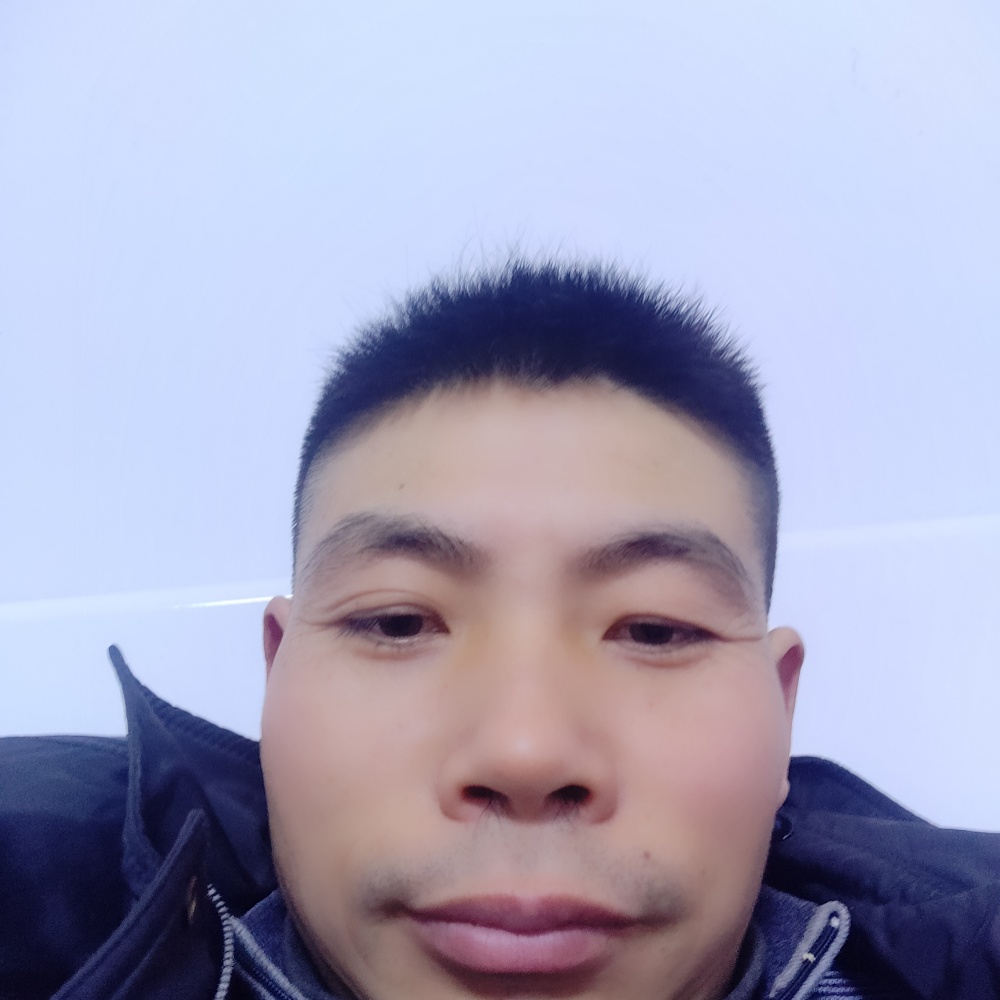 耍酷回首大炮的照片