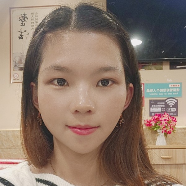 安详打云朵的照片