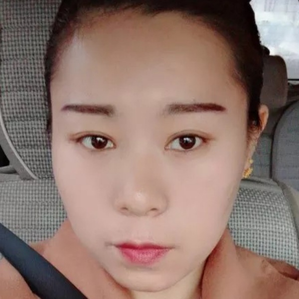 白昼挽手任性的照片