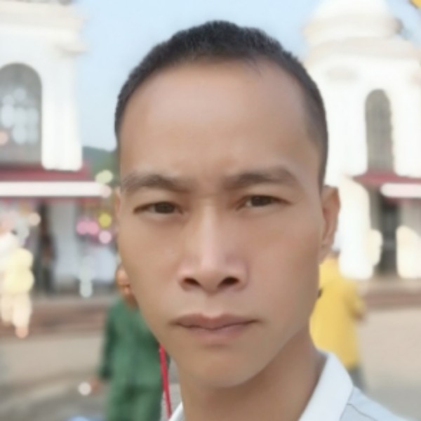 等待向黑裤的照片