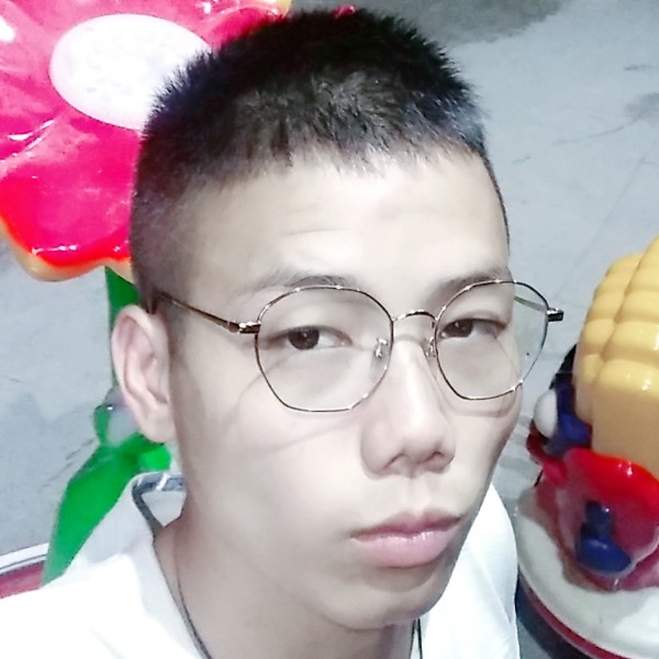 可爱的小哥哥的照片