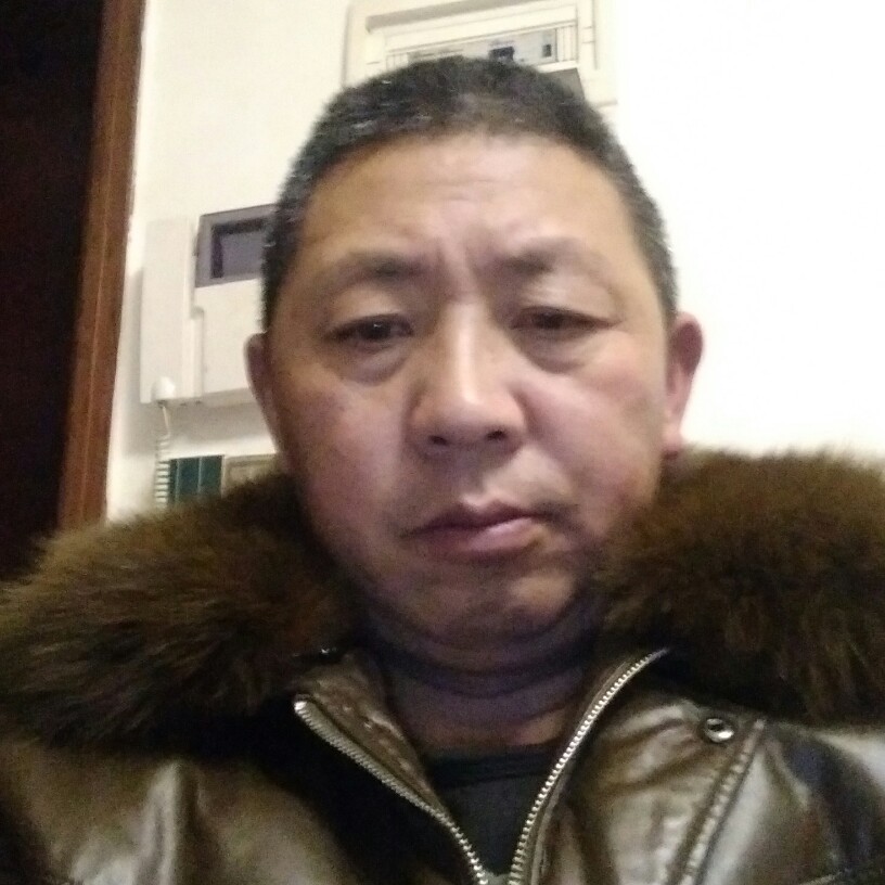 强健黑裤的照片