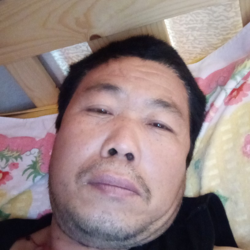 唇彩回眸简单的照片