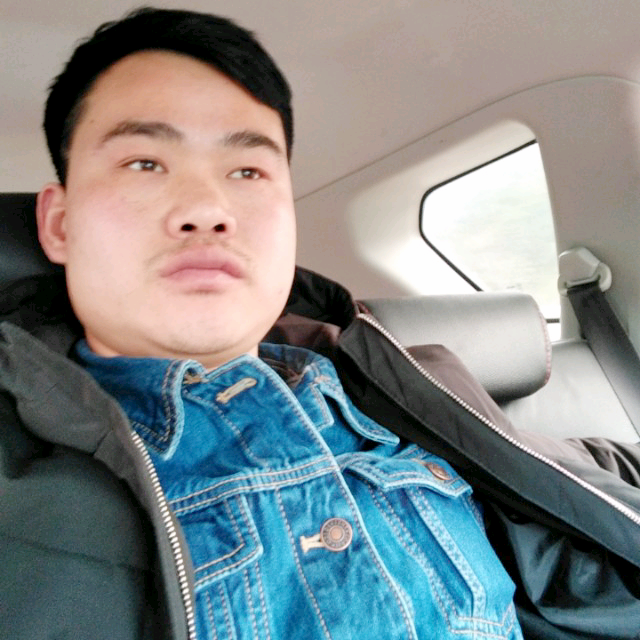 高挑皮带的照片