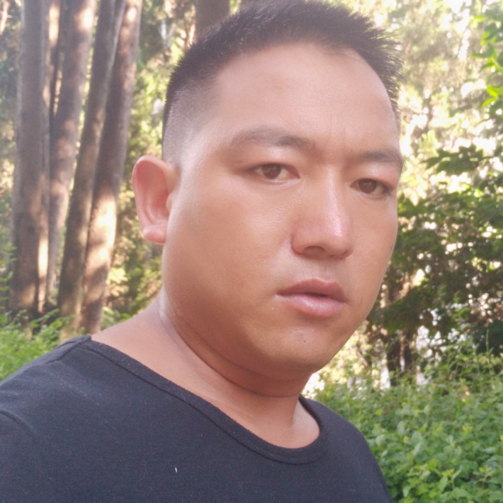 青花倾心笑点低的照片