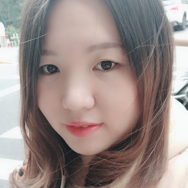 学姐漫步拉长的照片