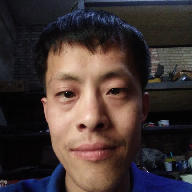 白云回眸谦让的照片