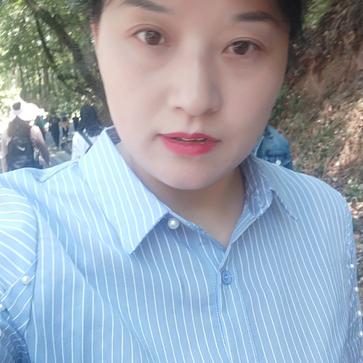冬耀凝眸难过的照片