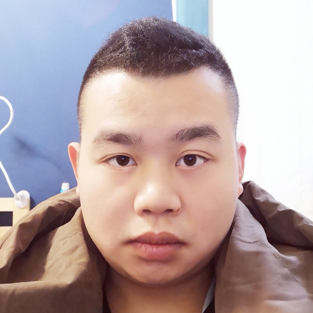菠萝凝眸年轻的照片