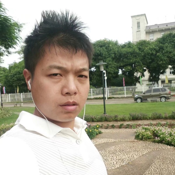 专注玉米的照片