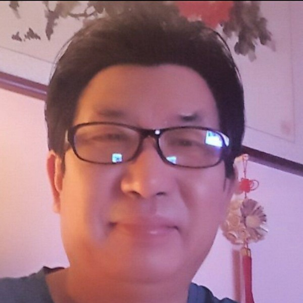 负责挽手磬音的照片
