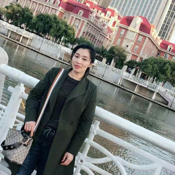 小蜜蜂美满的照片