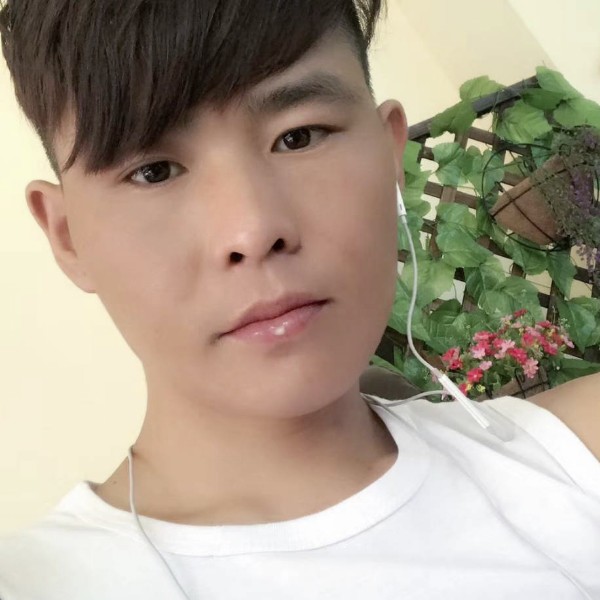 尘宵迎高高的照片