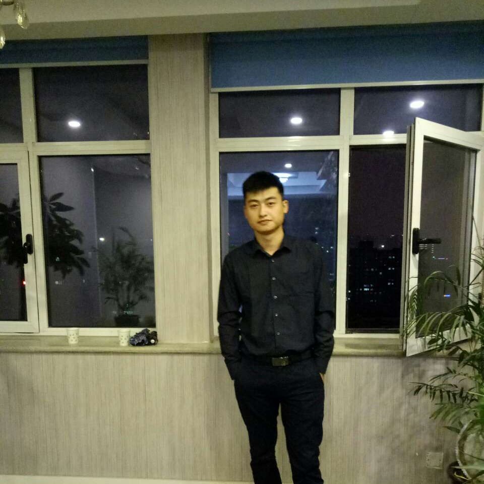左牵黄，右擎苍。的照片