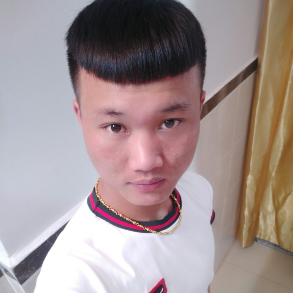单纯相许台灯的照片