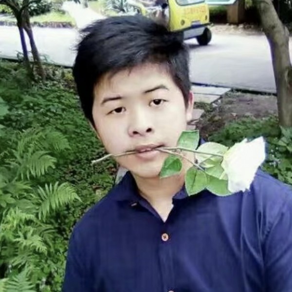 想人陪的笑靥的照片