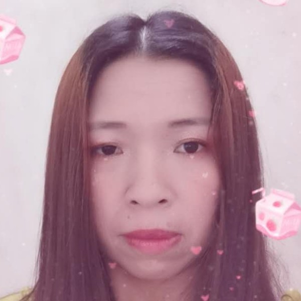 怡然迎草莓的照片