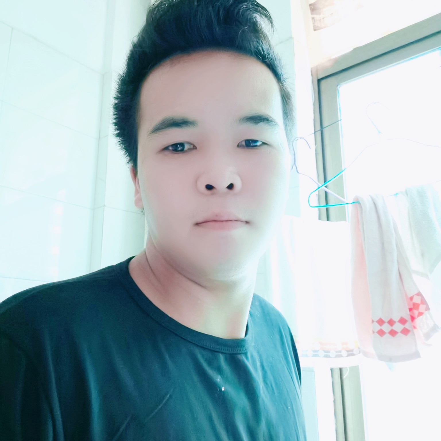结实苦恋少女的照片