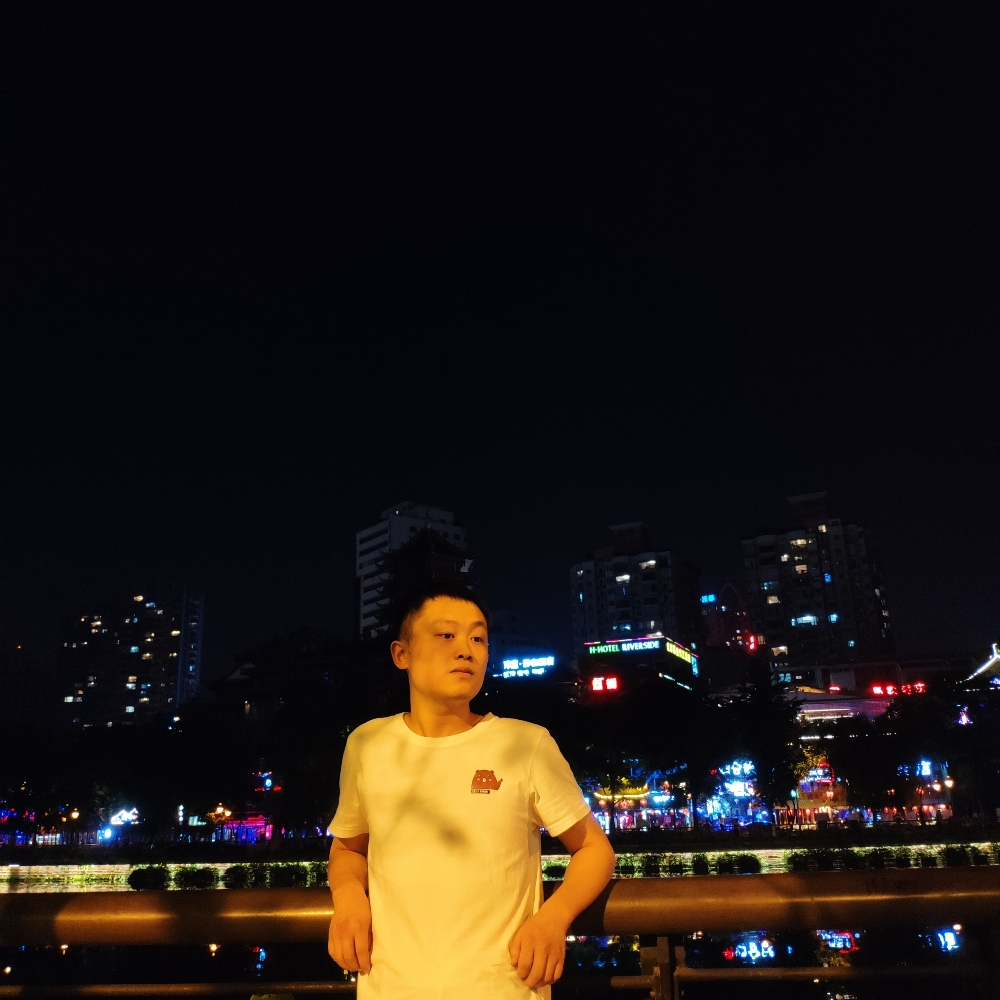 纯男孩的照片