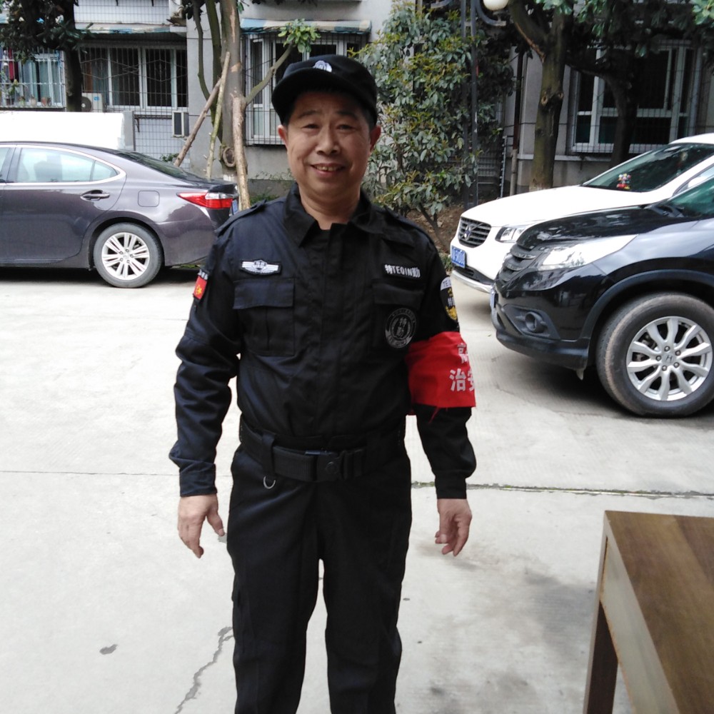 恬静踢晨阳的照片