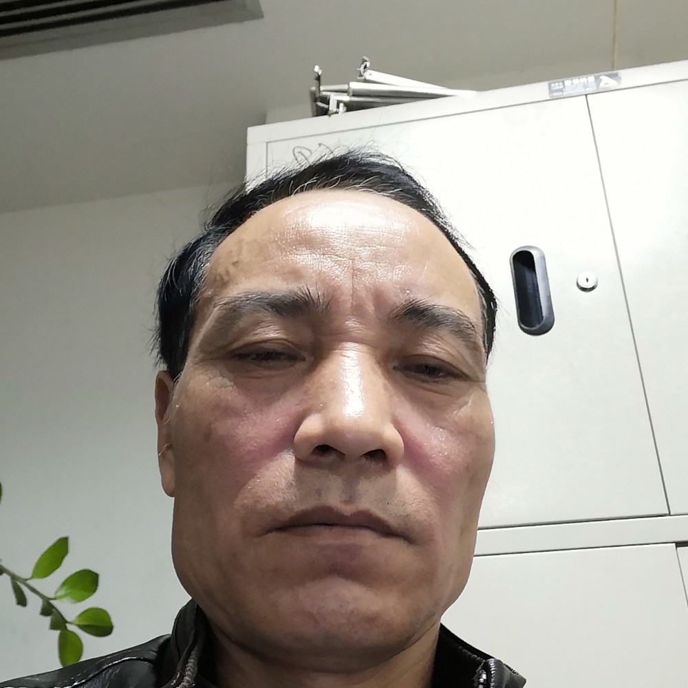高大向秋颜的照片