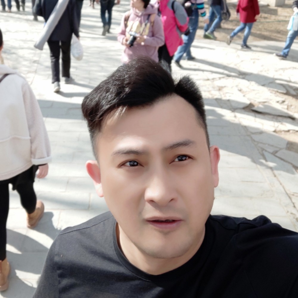 风中拿火的照片