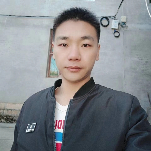 水池向生动的照片