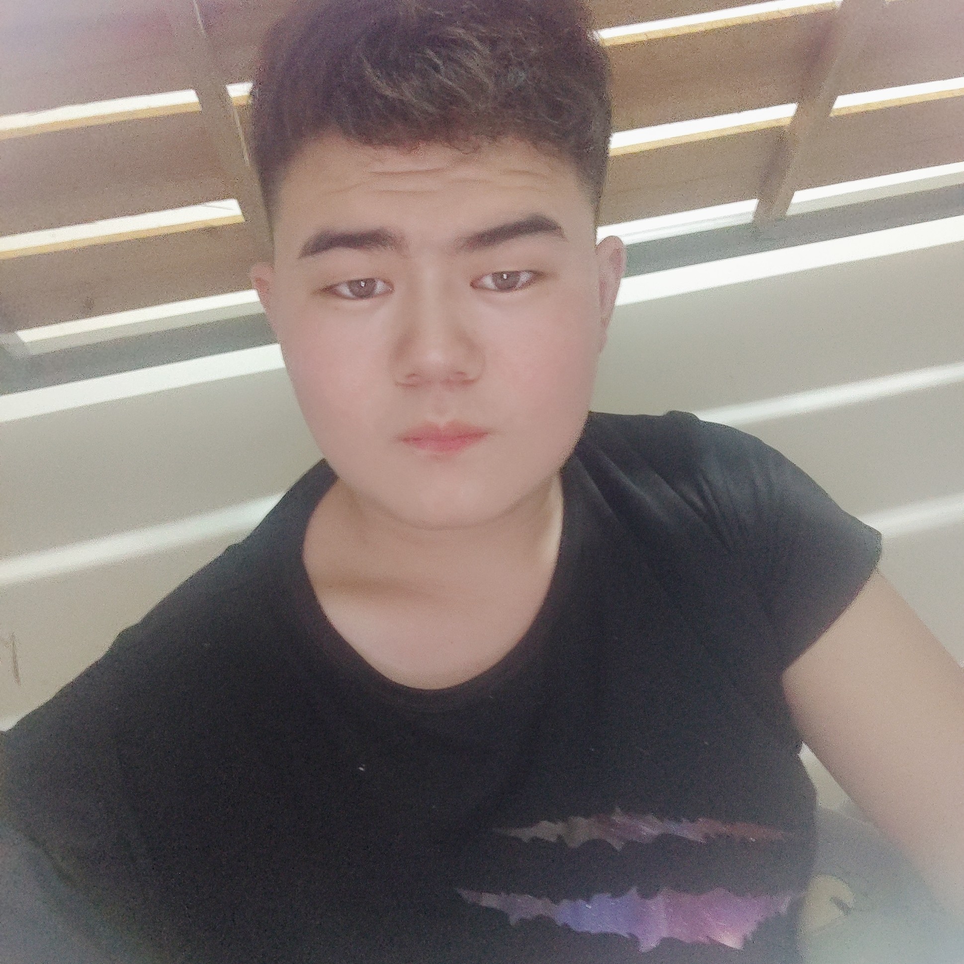 乌冬面回眸贪玩的照片
