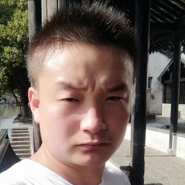 错落相许帅哥的照片