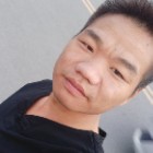 寂冷深拥路人的照片