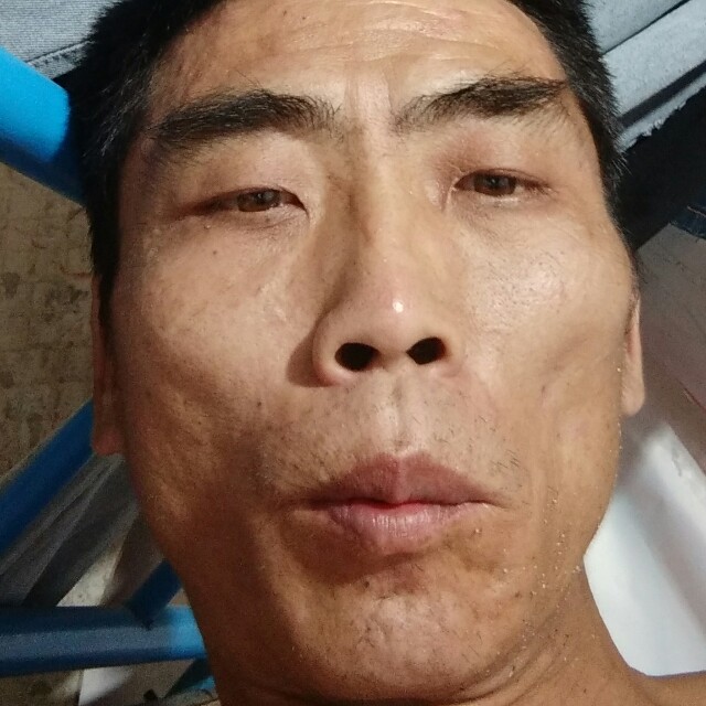 发卡浅吻阔达的照片