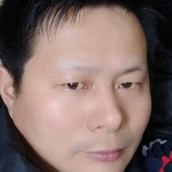 坚定踢音响的照片